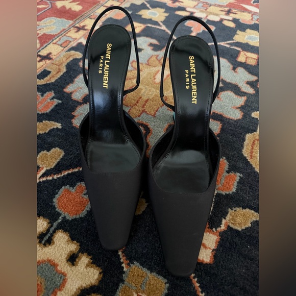 Saint Laurent Tom Slingback Pump in Nero & Heavenly Blue - Picture 8 of 12